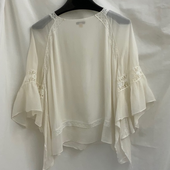 Flowing Scoop-neck 100% Silk Blouse with Lace Insets by Leifsdottir for 6, 8, 10 - Picture 9 of 15